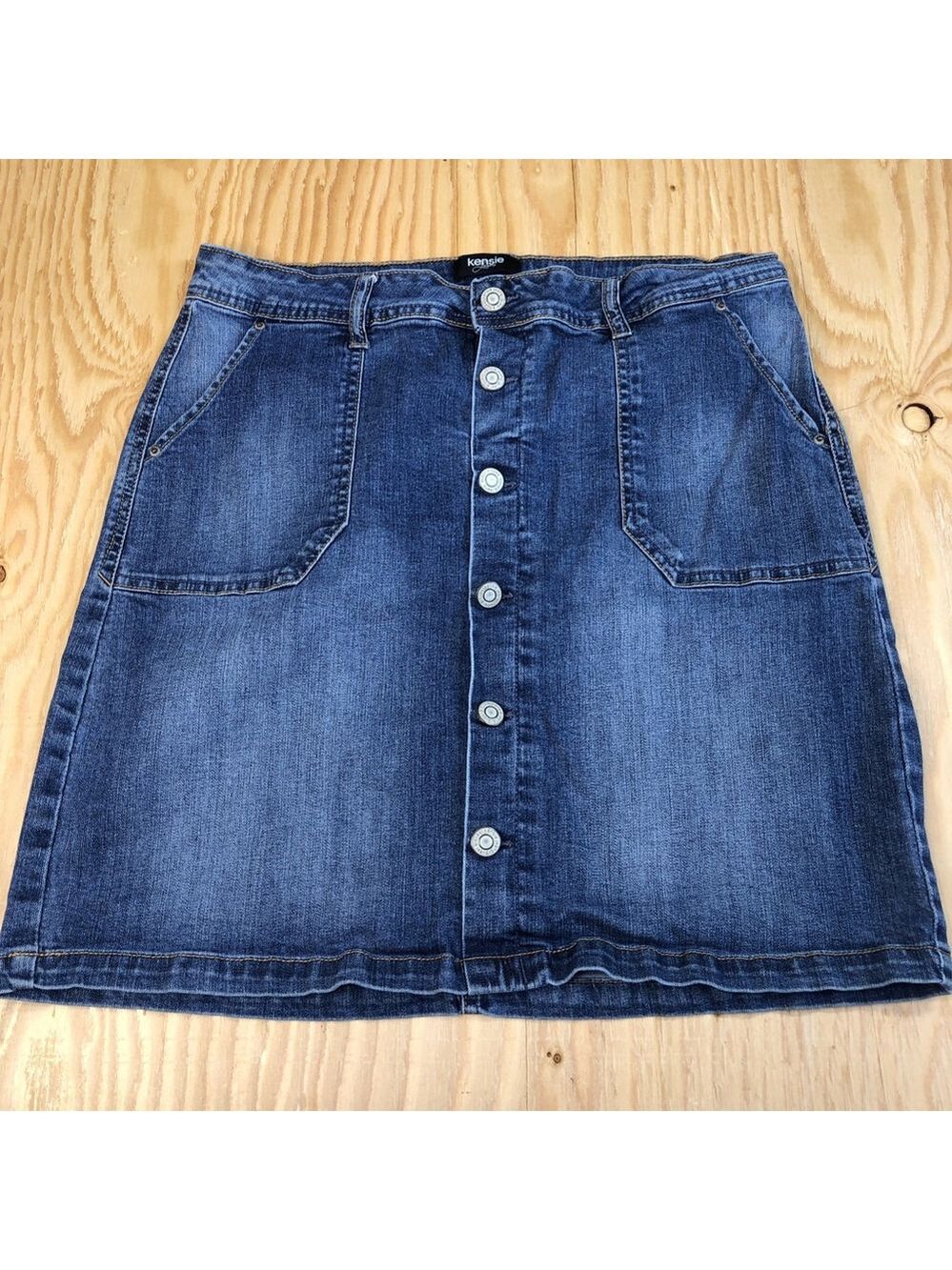Size 29 Kensie Jeans Women’s Denim Skirt 4 Pockets Stretchy 4 Faux Buttons CN